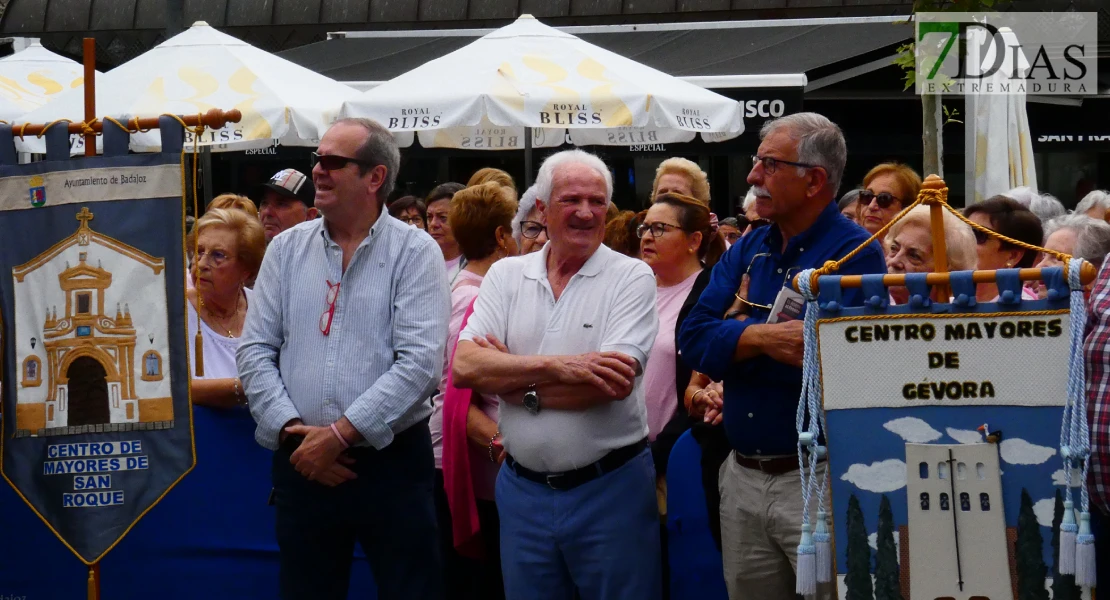 La plaza de San Francisco se llena de alegría y fiesta para celebrar el Día de los Mayores