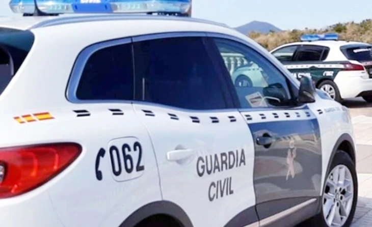 Motorista hospitalizado tras salirse de la carretera