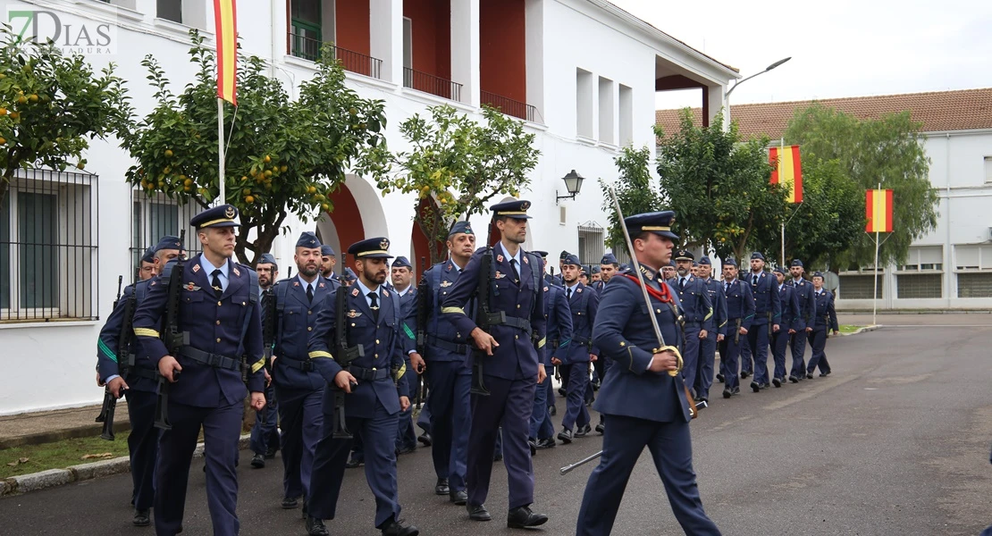 Toma posesión el nuevo coronel jefe de la Base Aérea de Talavera la Real y Ala 23