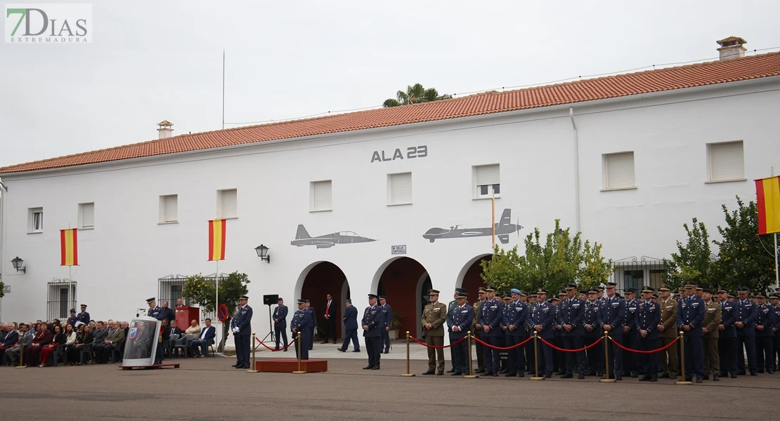 Toma posesión el nuevo coronel jefe de la Base Aérea de Talavera la Real y Ala 23