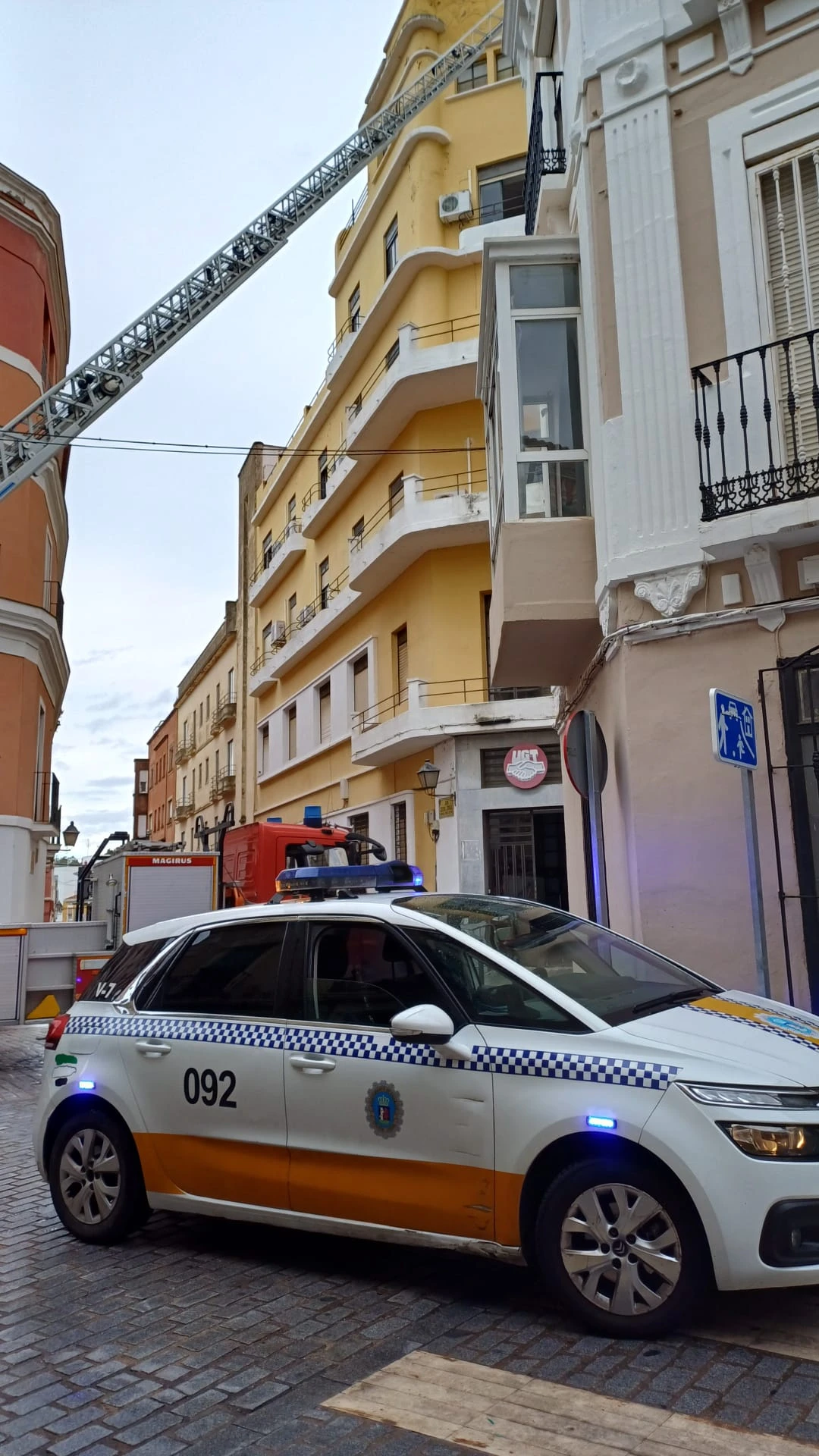 Inundaciones, cortes de luz, ramas y cornisas caídas: estragos del temporal en Badajoz