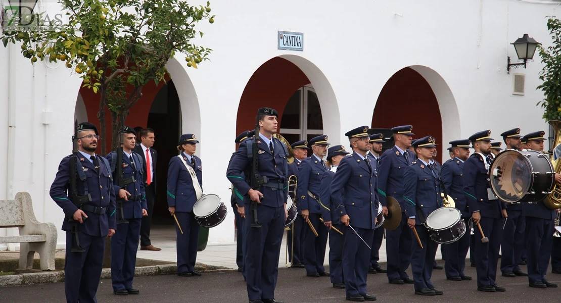 Toma posesión el nuevo coronel jefe de la Base Aérea de Talavera la Real y Ala 23