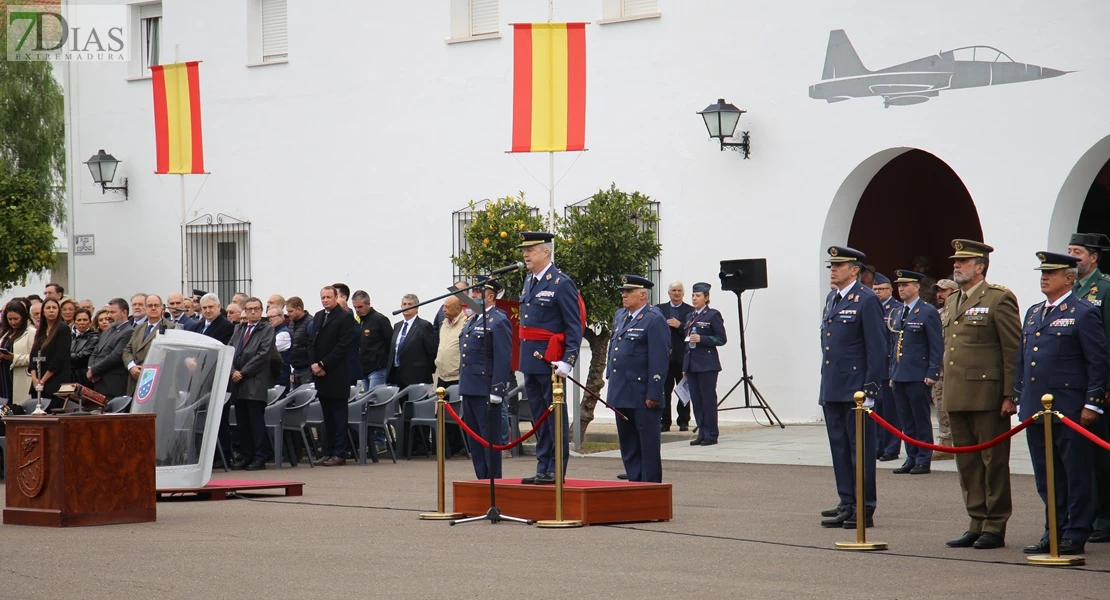 Toma posesión el nuevo coronel jefe de la Base Aérea de Talavera la Real y Ala 23