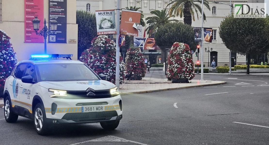 Imágenes del incendio en el parking de San Atón en Badajoz