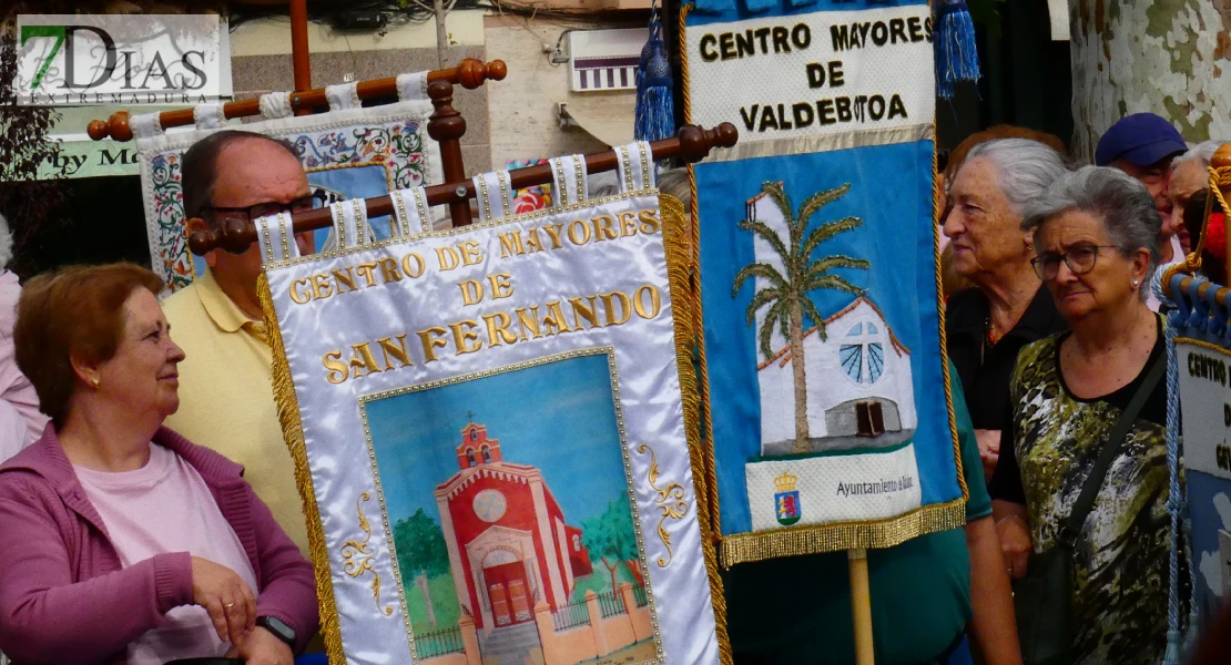 La plaza de San Francisco se llena de alegría y fiesta para celebrar el Día de los Mayores