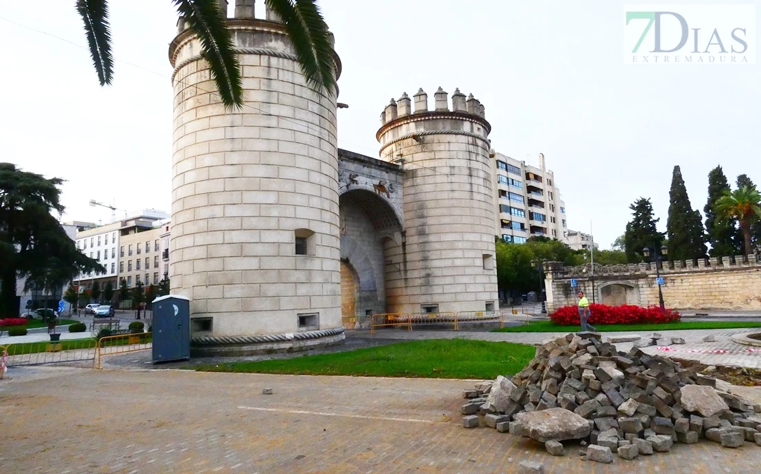 Avanzan las obras del nuevo carril bici en Puerta de Palmas en Badajoz