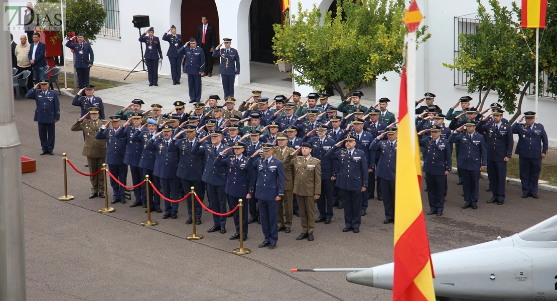 Toma posesión el nuevo coronel jefe de la Base Aérea de Talavera la Real y Ala 23