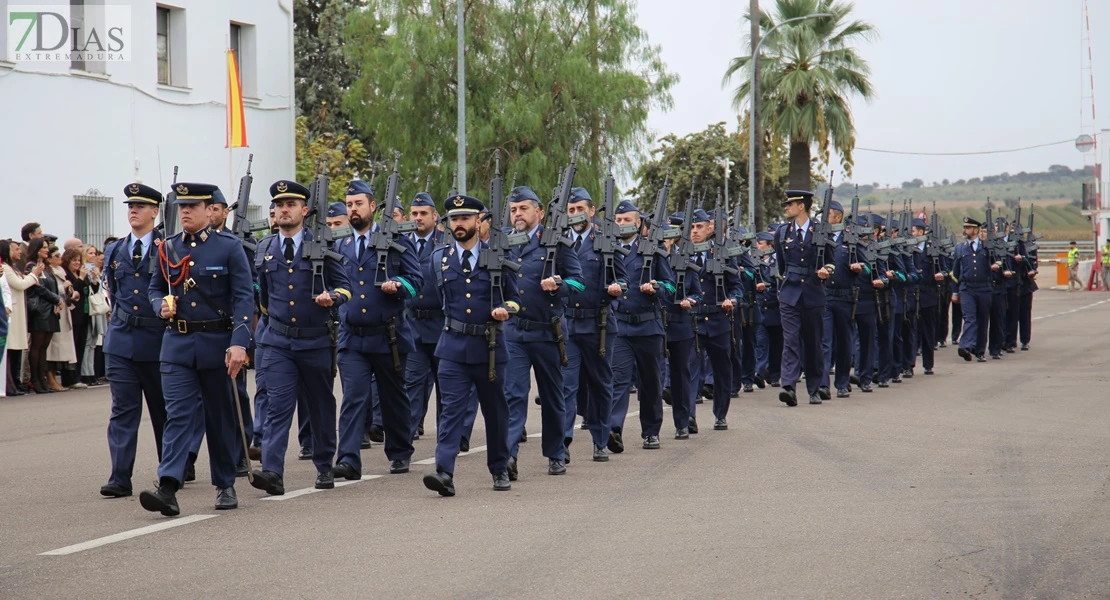 Toma posesión el nuevo coronel jefe de la Base Aérea de Talavera la Real y Ala 23