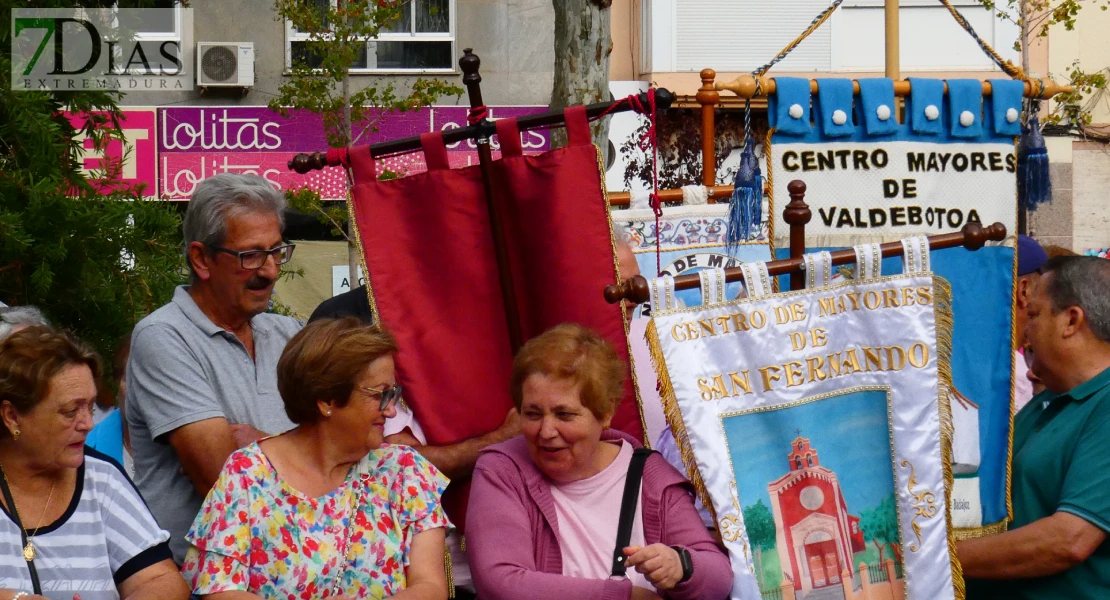 La plaza de San Francisco se llena de alegría y fiesta para celebrar el Día de los Mayores