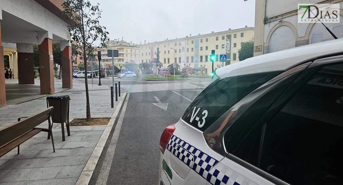 Imágenes del incendio en el parking de San Atón en Badajoz