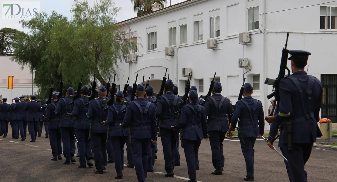 Toma posesión el nuevo coronel jefe de la Base Aérea de Talavera la Real y Ala 23