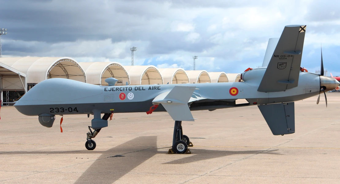 Las aeronaves de la Base de Talavera la Real y Ala 23 rinden homenaje a la Coronación del Rey