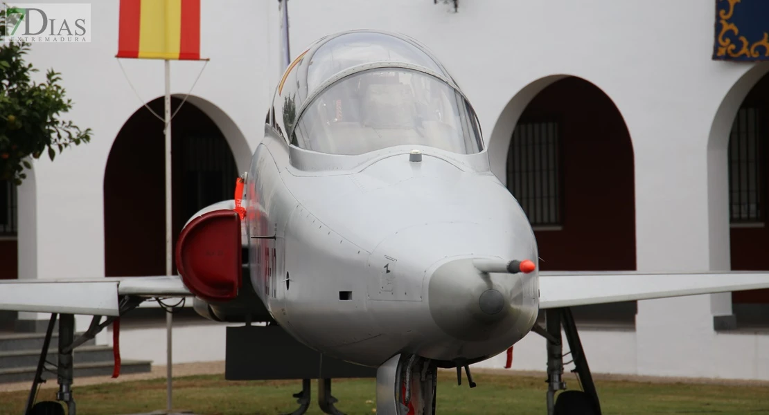 Toma posesión el nuevo coronel jefe de la Base Aérea de Talavera la Real y Ala 23