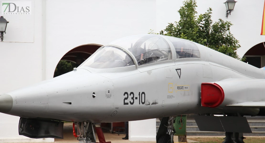 Toma posesión el nuevo coronel jefe de la Base Aérea de Talavera la Real y Ala 23