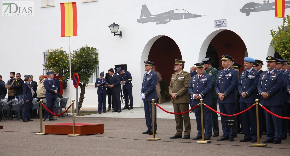 Toma posesión el nuevo coronel jefe de la Base Aérea de Talavera la Real y Ala 23