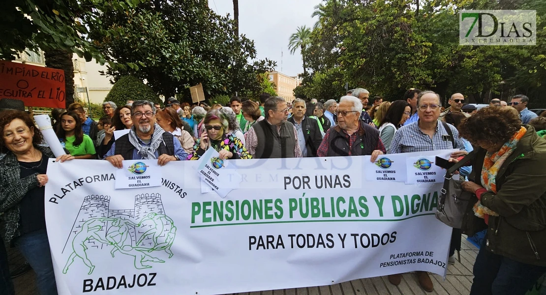 Comienza la manifestación por el río Guadiana: cientos de personas protestan en Badajoz