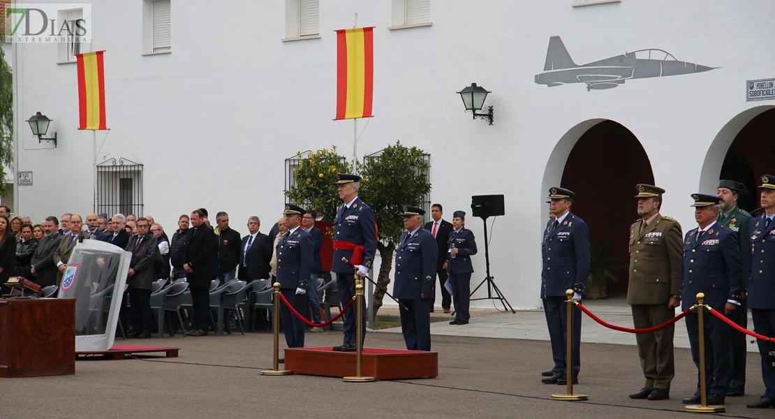 Toma posesión el nuevo coronel jefe de la Base Aérea de Talavera la Real y Ala 23