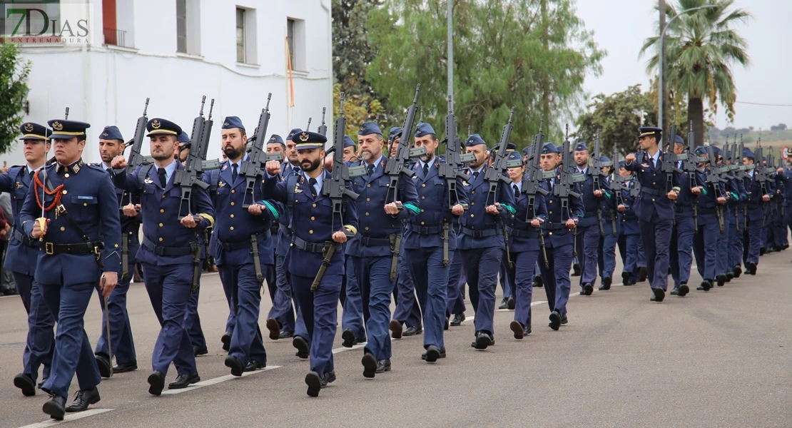 Toma posesión el nuevo coronel jefe de la Base Aérea de Talavera la Real y Ala 23