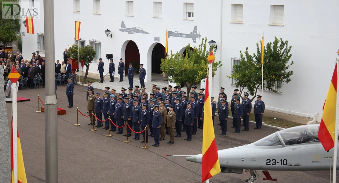 Toma posesión el nuevo coronel jefe de la Base Aérea de Talavera la Real y Ala 23