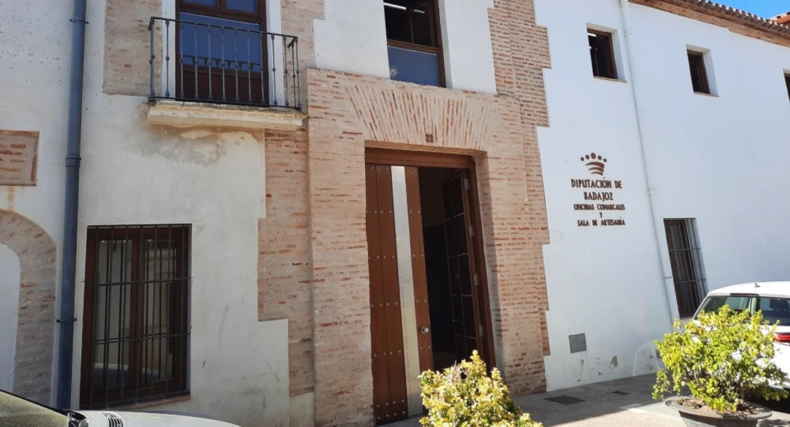 La Diputación de Badajoz asesora sobre ayudas a la vivienda en varias localidades