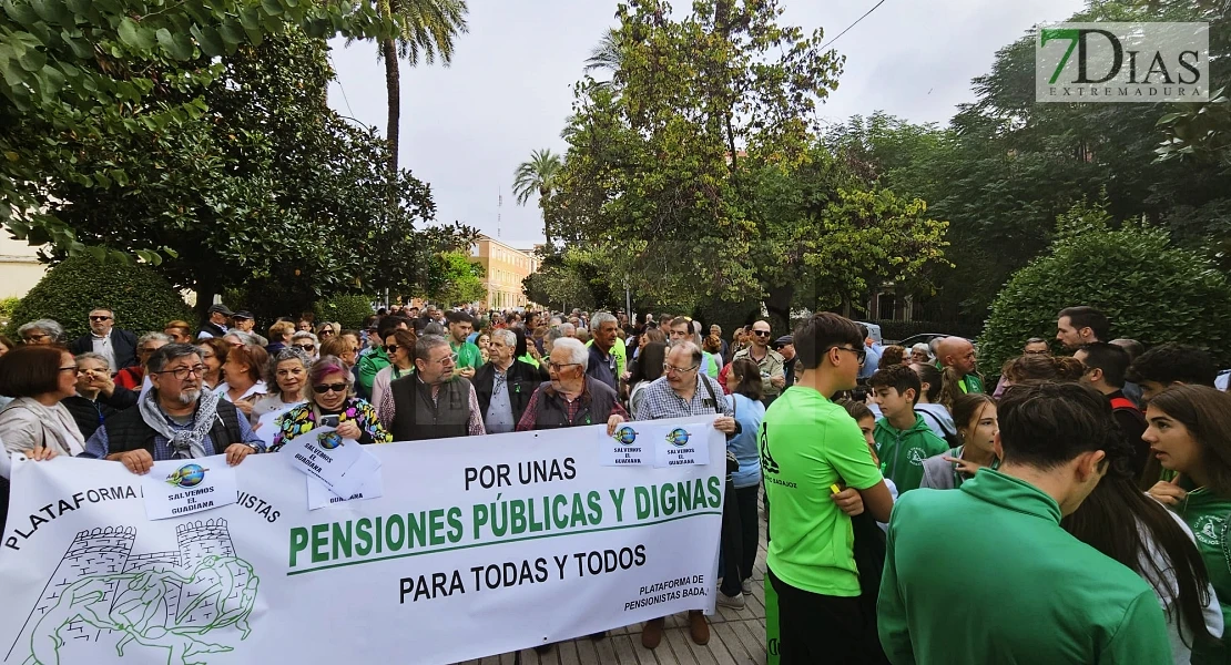 Comienza la manifestación por el río Guadiana: cientos de personas protestan en Badajoz