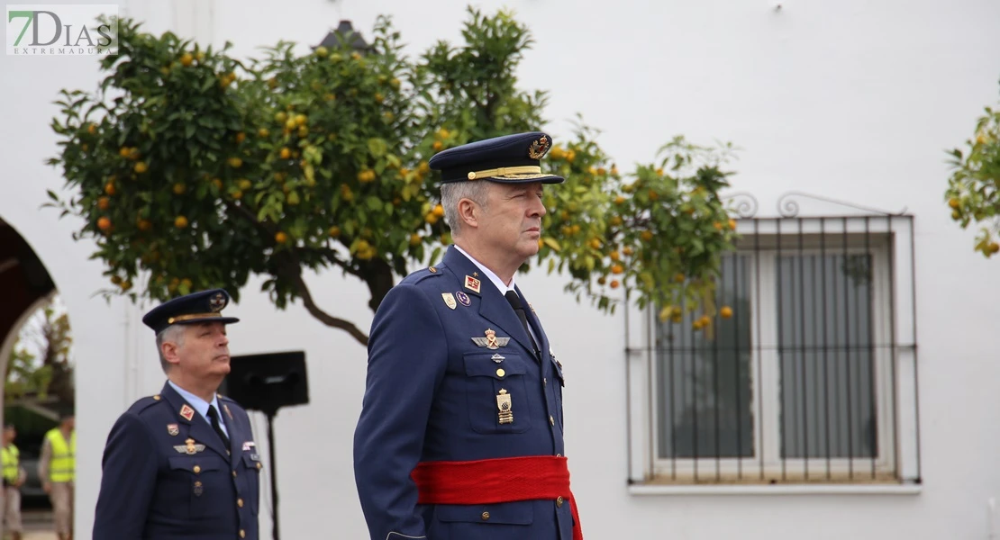 Toma posesión el nuevo coronel jefe de la Base Aérea de Talavera la Real y Ala 23