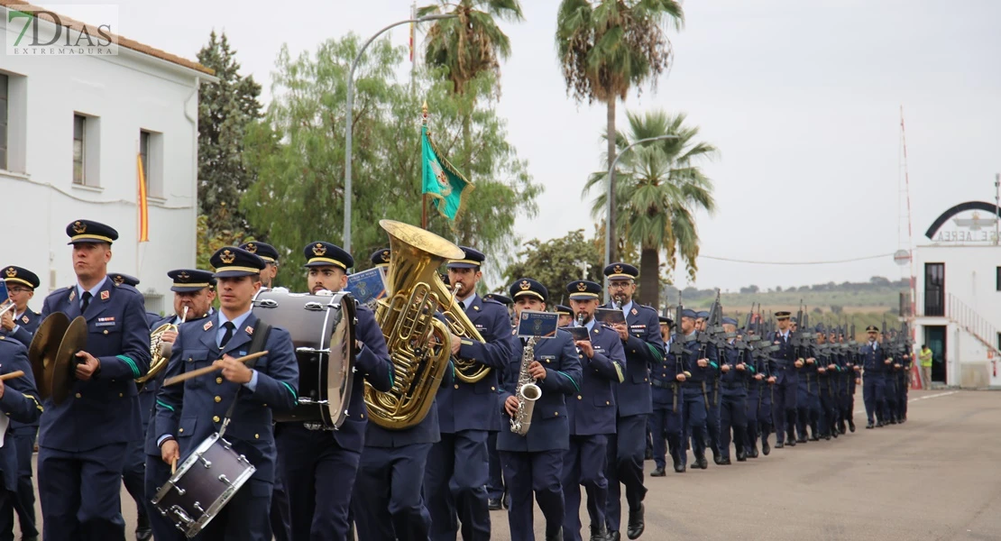 Toma posesión el nuevo coronel jefe de la Base Aérea de Talavera la Real y Ala 23