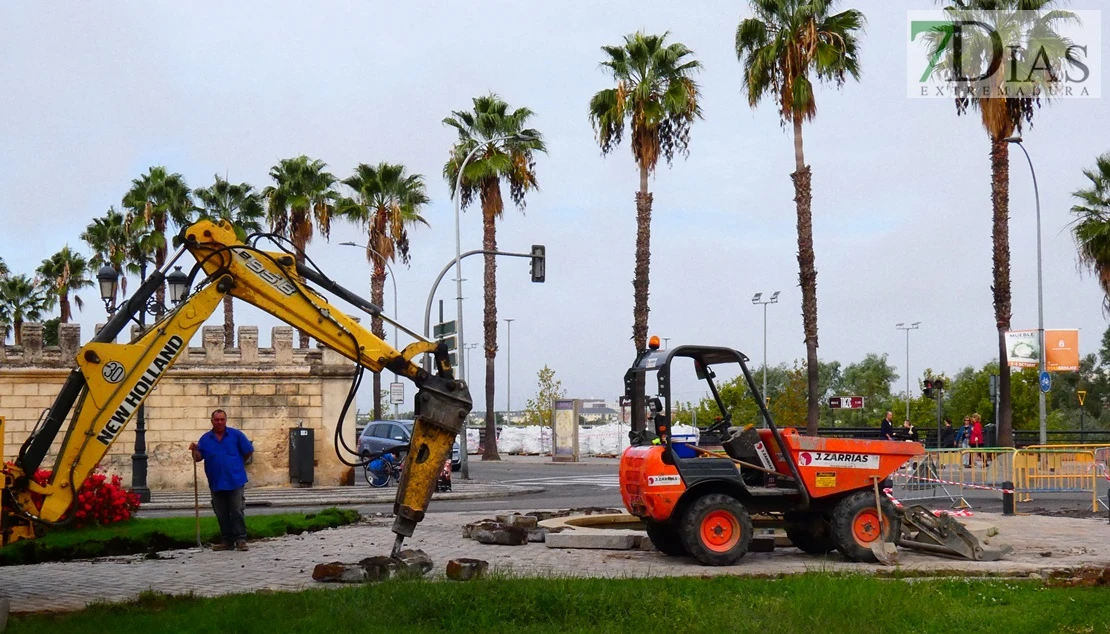 Avanzan las obras del nuevo carril bici en Puerta de Palmas en Badajoz