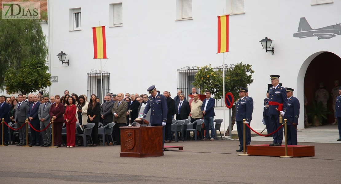 Toma posesión el nuevo coronel jefe de la Base Aérea de Talavera la Real y Ala 23