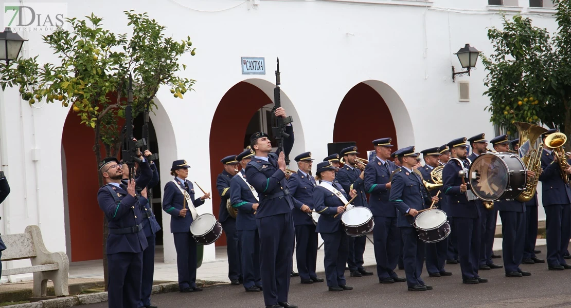 Toma posesión el nuevo coronel jefe de la Base Aérea de Talavera la Real y Ala 23