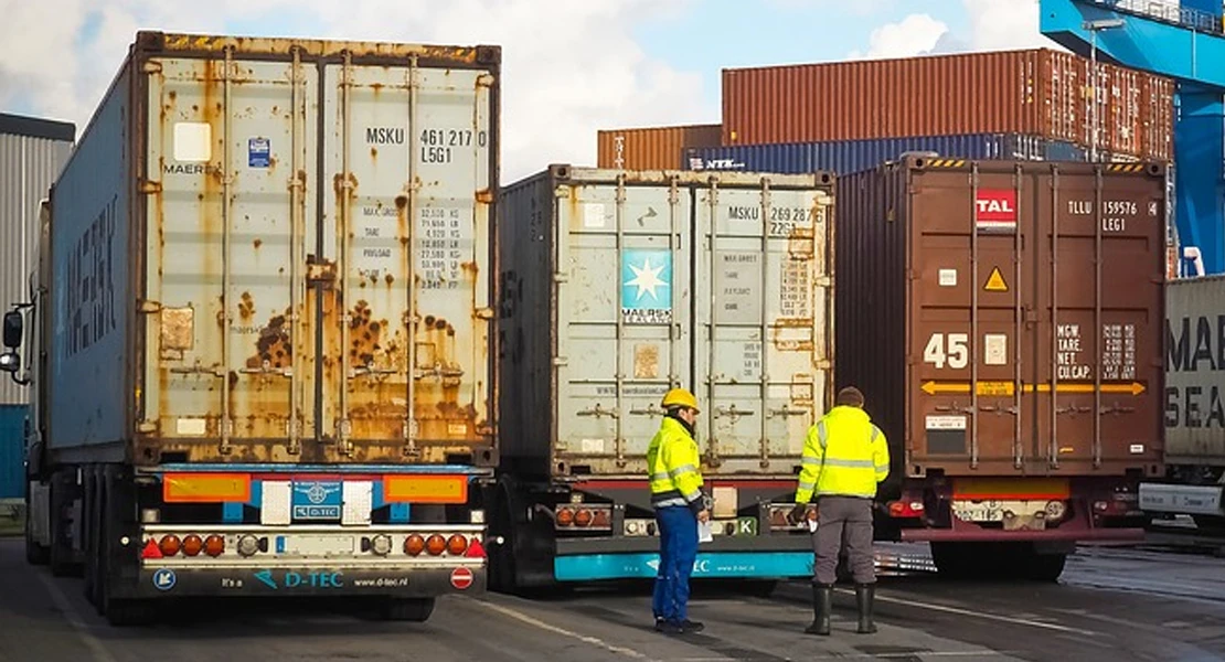 Flexibilizan los tiempos de conducción de los transportistas para facilitar su actividad y paliar el impacto de la DANA