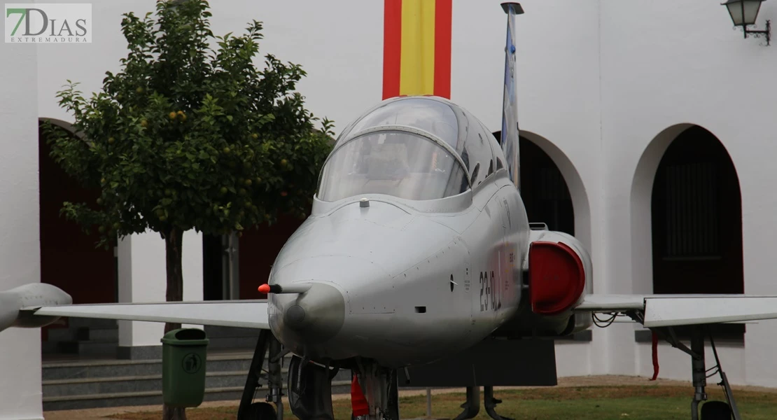 Toma posesión el nuevo coronel jefe de la Base Aérea de Talavera la Real y Ala 23