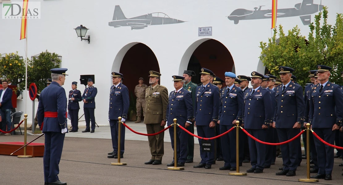 Toma posesión el nuevo coronel jefe de la Base Aérea de Talavera la Real y Ala 23