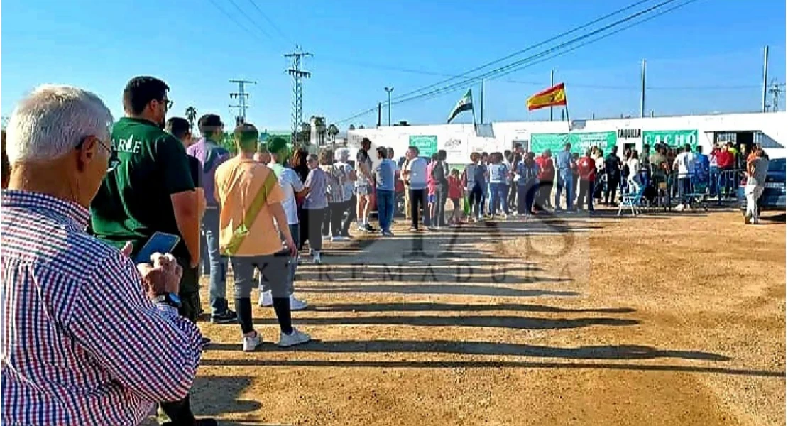 Los aficionados se vuelcan con el Gévora días antes del partido ante el Betis