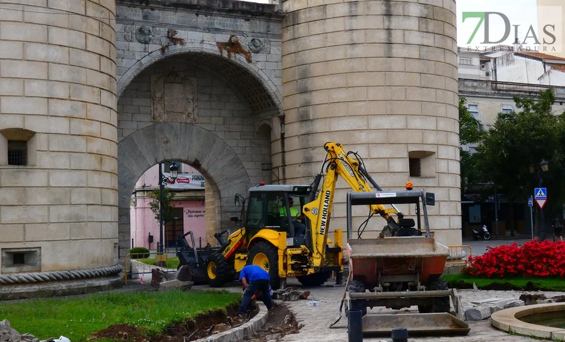 Avanzan las obras del nuevo carril bici en Puerta de Palmas en Badajoz