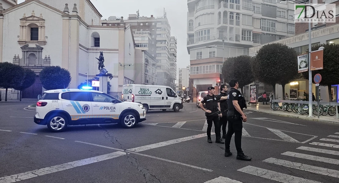 Imágenes del incendio en el parking de San Atón en Badajoz