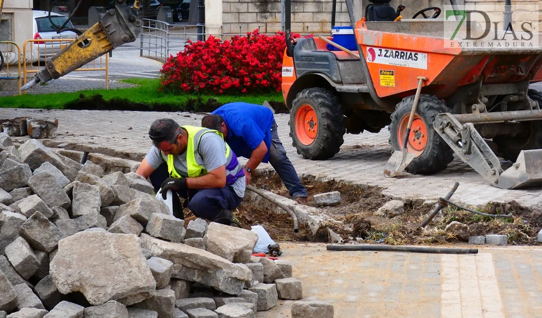 Avanzan las obras del nuevo carril bici en Puerta de Palmas en Badajoz