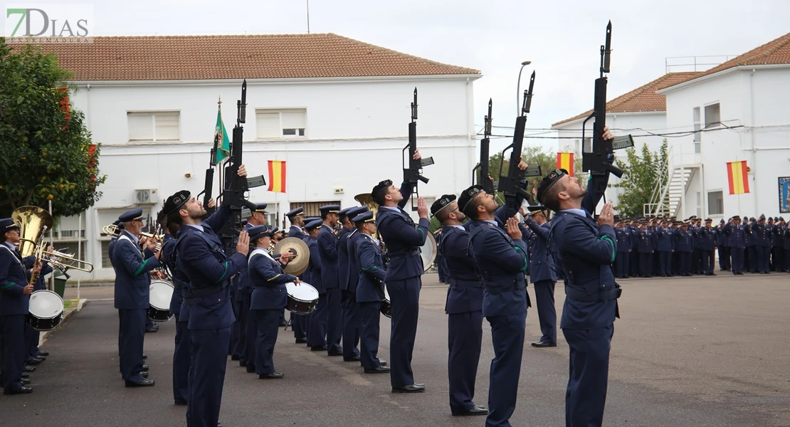 Toma posesión el nuevo coronel jefe de la Base Aérea de Talavera la Real y Ala 23