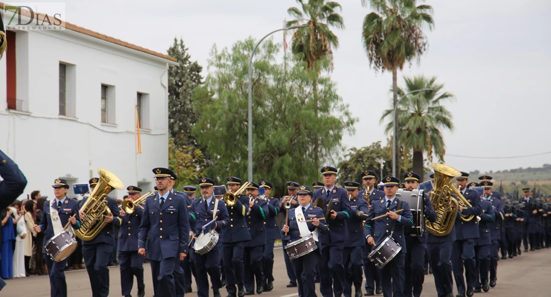 Toma posesión el nuevo coronel jefe de la Base Aérea de Talavera la Real y Ala 23