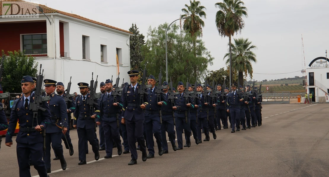 Toma posesión el nuevo coronel jefe de la Base Aérea de Talavera la Real y Ala 23