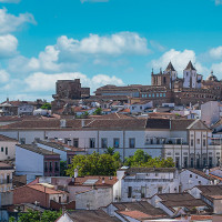 ¿Los apartamentos turísticos ayudan a la conservación del casco histórico en Cáceres?