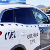 Motorista hospitalizado tras salirse de la carretera