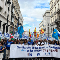 Más de 3.500 técnicos sanitarios salen a la calle: "Llevamos 17 años esperando una clasificación justa"