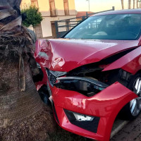 Se empotra contra una palmera en la Albuera (BA)