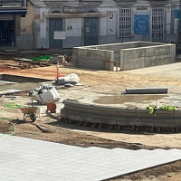 Avanza la instalación de la fuente en la Plaza de España de Don Benito