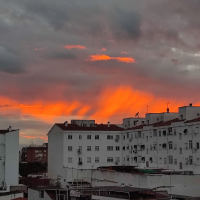 FOTONOTICIA: espectacular atardecer colándose entre las nubes en Badajoz