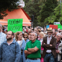 Cientos de pacenses se unen al grito de "¡que nos limpien el Guadiana ya!"