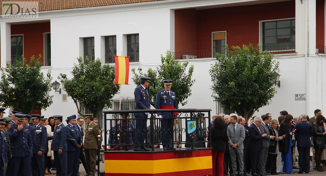 Toma posesión el nuevo coronel jefe de la Base Aérea de Talavera la Real y Ala 23