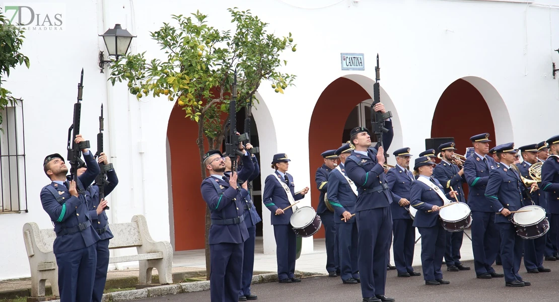 Toma posesión el nuevo coronel jefe de la Base Aérea de Talavera la Real y Ala 23