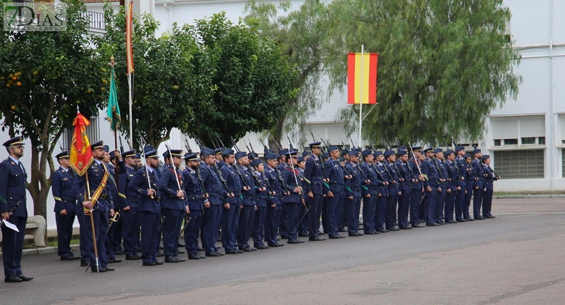 Toma posesión el nuevo coronel jefe de la Base Aérea de Talavera la Real y Ala 23